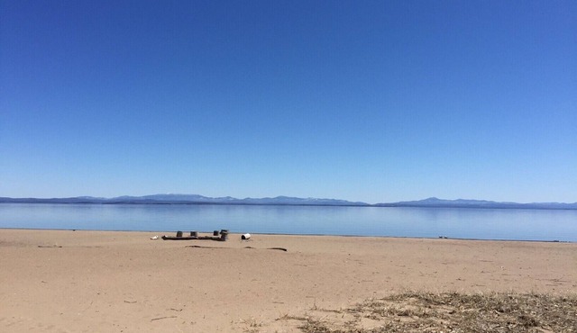 Private Sandy Beach, Kayaks, Mountain Views, Beach Bonfires, Bikes, Pet-Friendly