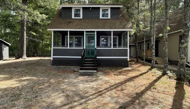PRIVATE SANDY BEACH ON SEBAGO LAKE!