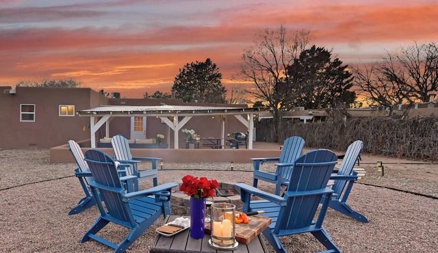 Private Santa Fe Retreat Near Plaza · Fire Pit · 3 King Bedrooms