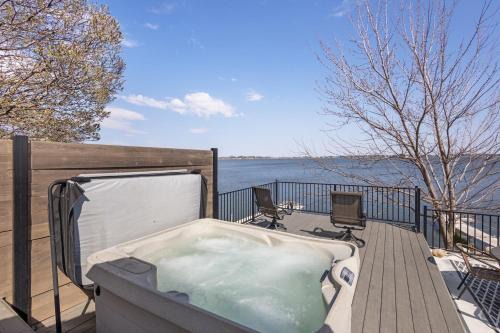 Private Sauna + Beach: Lake Norden Cabin