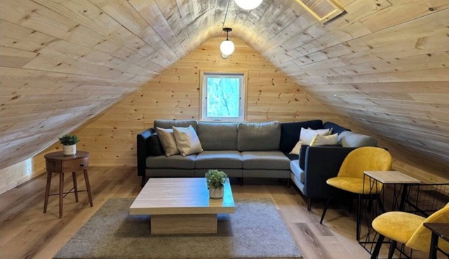 Private Scandinavian-Style Lodge in the heart of downtown St. Catharines/Niagara