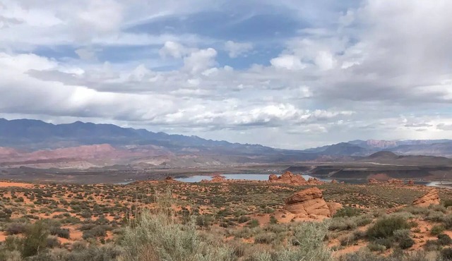 Private Scenic Stay at Sycamore Lane