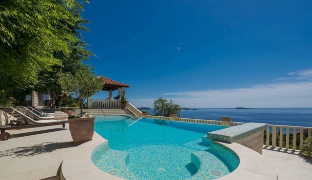 Private Seaside Villa Sleeps 10 with Infinity Pool