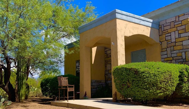 Private secluded Casita on 3 acre lot, in Oro Valley area