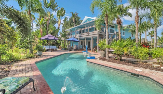 Private, Secluded, Close to Beach! Heated Pool! 2 Living Spaces! Over $125 Free Daily Activities!