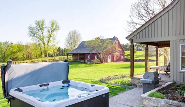 Private secluded home on 40 acres 3 miles from downtown Stillwater with hot tub