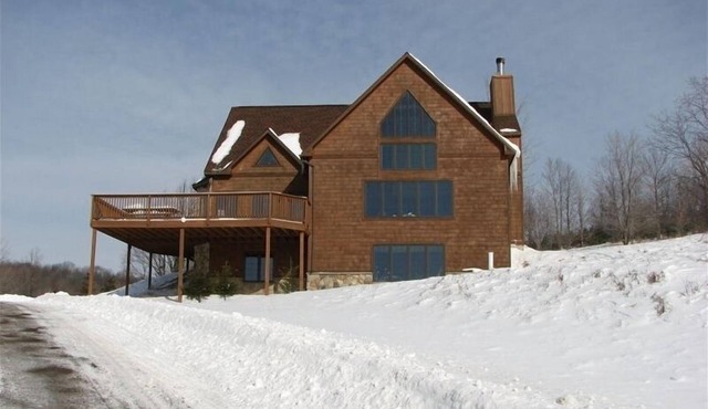 Private Secluded Mountain Top Retreat Overlooking Ski Hills