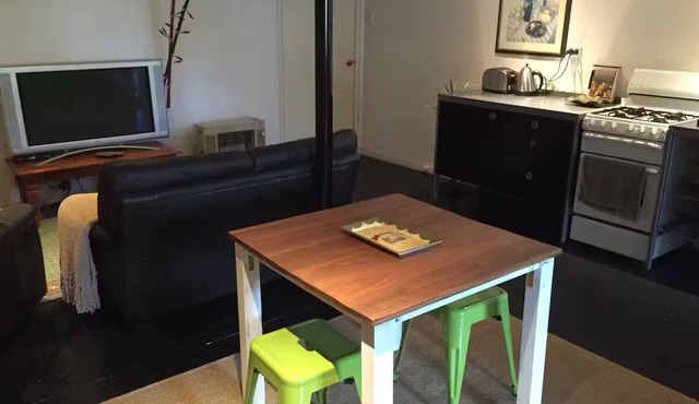 Private Self-contained 1 bedroom Studio with large grassed courtyard.