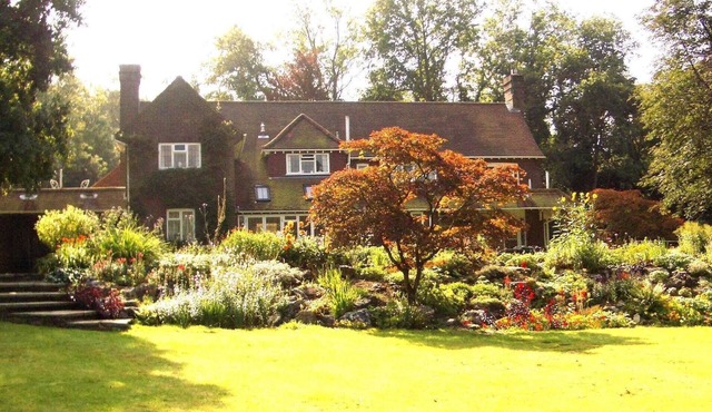 Private, self-contained, 1st flr flat with large balcony & beautiful views