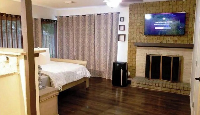 Private Separate Entry Guest Suite Close To Everything