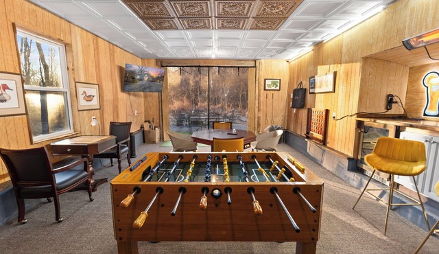 Private setting between flowing creeks, minutes from Cincinnati attractions.