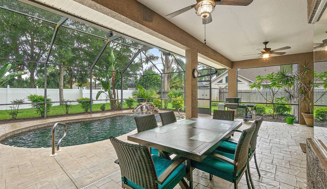 Private SF Pool Home - Nearby Golf Courses - Close to Beaches & Dining -Updated