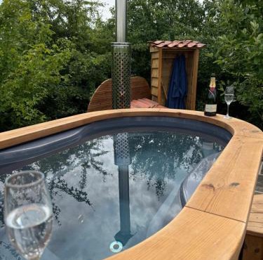 Private Shepherds hut with Castle view