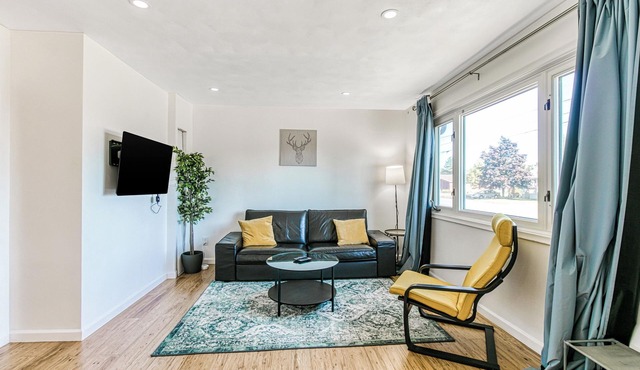Private Single Unit Detached House - 5 mins to Shopping Mall