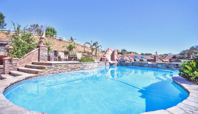PRIVATE SINGLE LEVEL HILL TOP ESTATE ON 5 ACRES- 20 MIN TO OLD TOWN TEMECULA