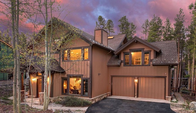 Private Ski Home with 3 King 6 Queen Beds Ski In Out and Free Shuttle