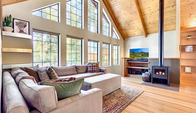 Private Ski, Lake & Golf Chalet! Walk to Lake