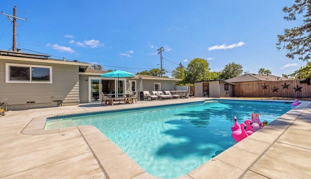 Private Sonoma Wine Country Retreat- Pool, Hot Tub, Fire Pit- Year-Round Comfort