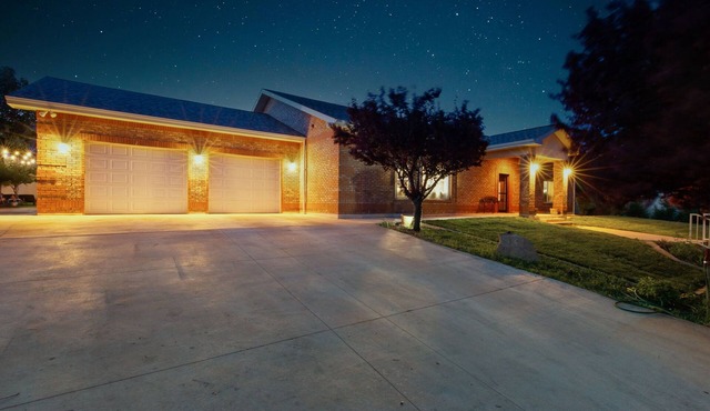 Private, soothing 5-bedroom home with AC in charming Hildale