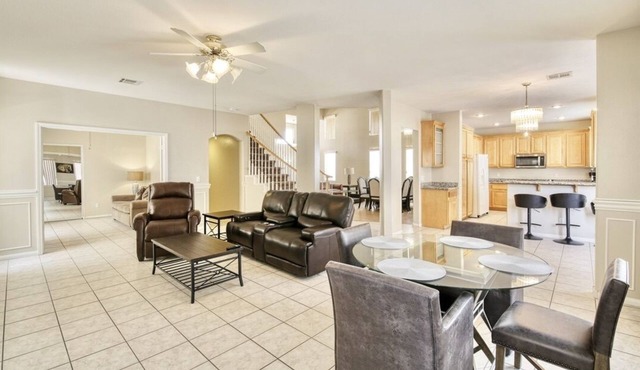 Private South Las Vegas Oasis Minutes to Airport!