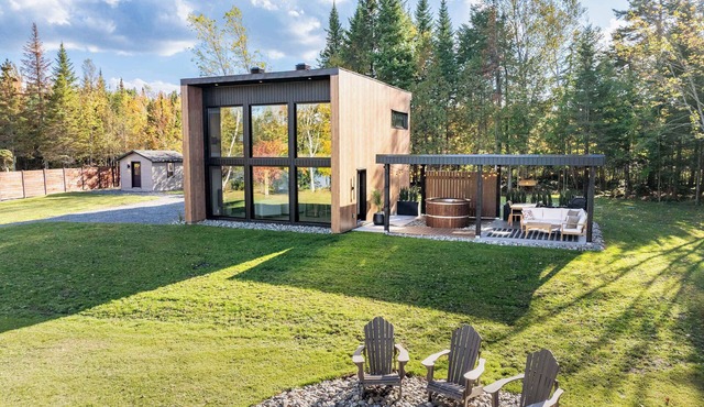 Private Spa & Direct Lake Access | Le Maka
