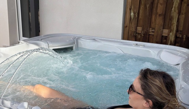 Private spa & Polynesian escape 20 minutes from Fontainebleau - PrestigeLodges