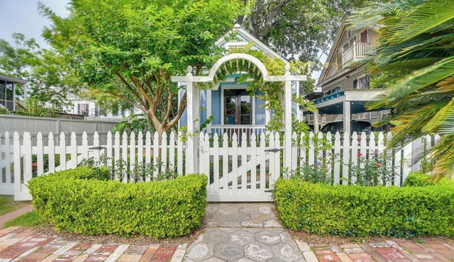 Private Spa & Seawall: Dog-friendly Galveston Gem
