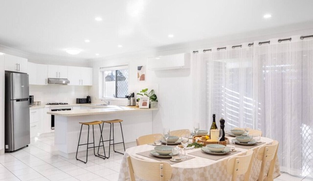 Private&Spacious 4BRHome w/Parkview 5mins to Mall