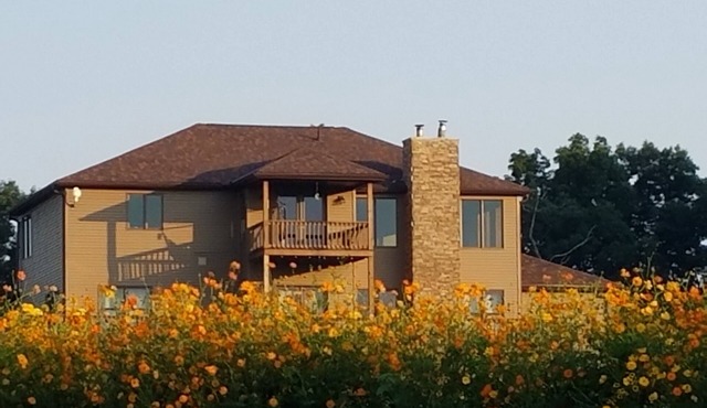Private Spacious 5-bedroom house, view, in-ground pool, hot tub, m