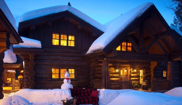 Private, Spacious Cabin with Picturesque Outdoor Living