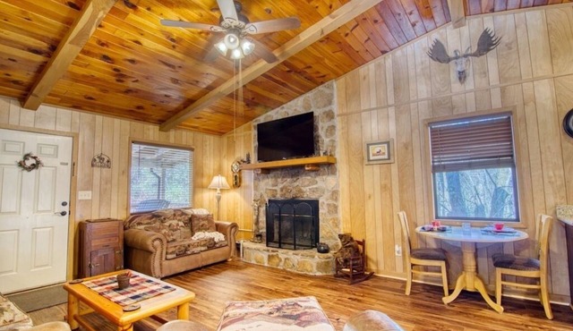 Private - Spacious- Creek Lined Cabin