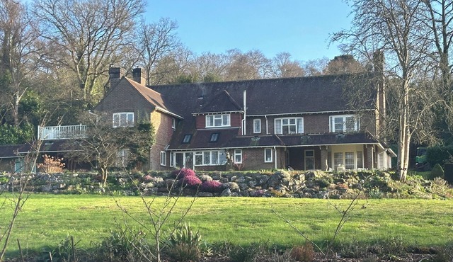 Private, spacious, elegant flat with lovely views, in a beautiful area