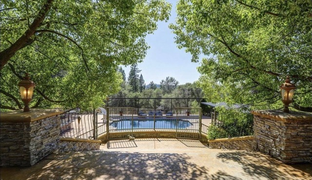 Private, spacious estate in the Sierra foothills just outside Grass Valley.