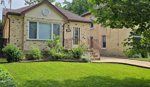 Private Spacious Home - Central Location