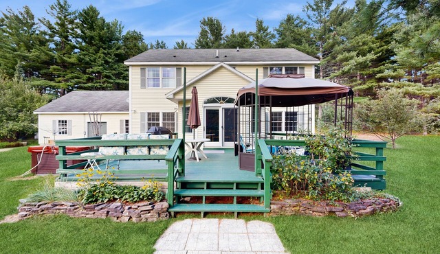 Private spacious mountain view w/beach rights, hot tub, spacious deck & firepit