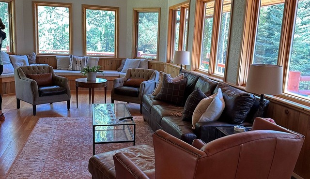 Private, Spacious Retreat 5 minutes South of Wilson! Discounts for long stays!