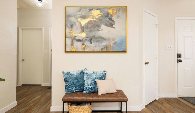 Private Stay - Near Airport, Shopping + Golf Club