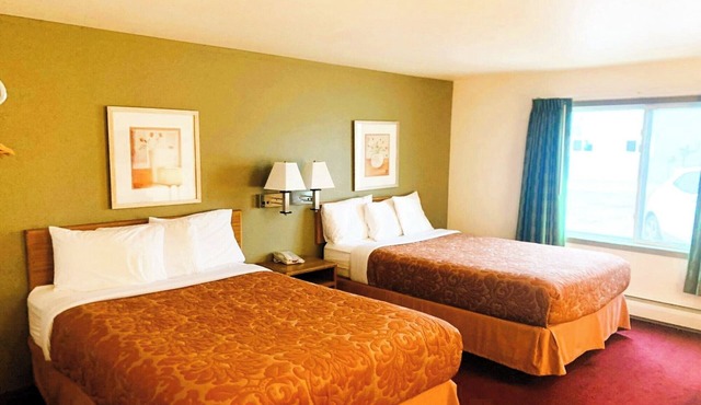 Private Stay w/Flat-Screen TV + Breakfast – Steps From Staples Station