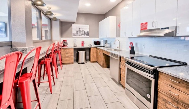 ⭐Private Studio Apartment ✔️Parking ✔️WiFi ✔️Hot Tub ✔️Kitchens ✔️Fitness Center