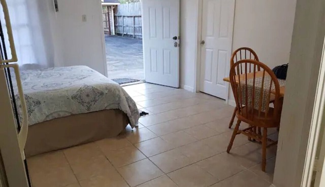 Private studio apartment with full kitchen & bath