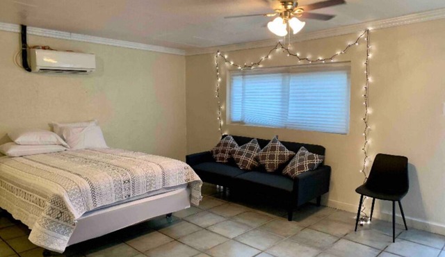 Private studio close to downtown