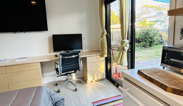 Private Studio Cottage in Beautiful historic Hollywood FL.