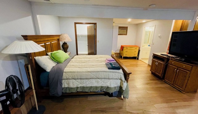 Private studio in Waldo of Kansas City