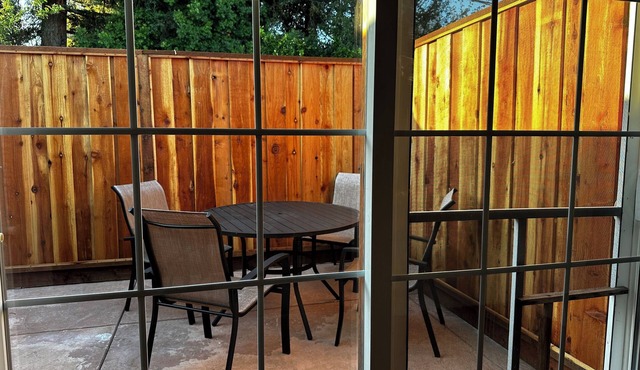 Private studio located in Fremont close to many shops and to Tesla factory