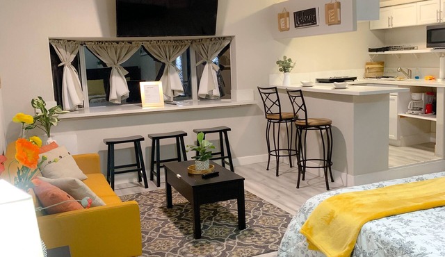 Private Studio, own entry, kitchenette, full bath.