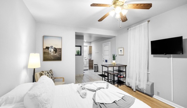 Private Studio w/Cozy Yard