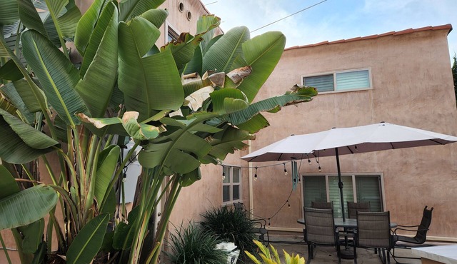 Private Studio w/Full Bath, Glendale GEM