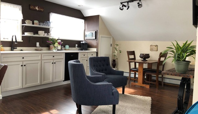 Private Studio with A/C , Soaking Tub · Walk to UW & Downtown