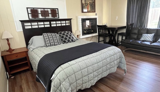 Private Studio with Garden View near SFSU, SF, and BART