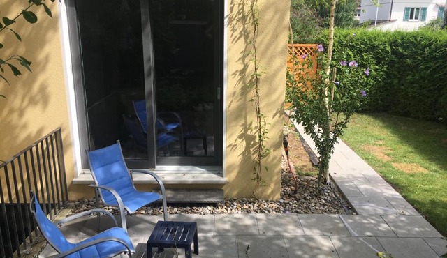 Private Studio with garden & free parking